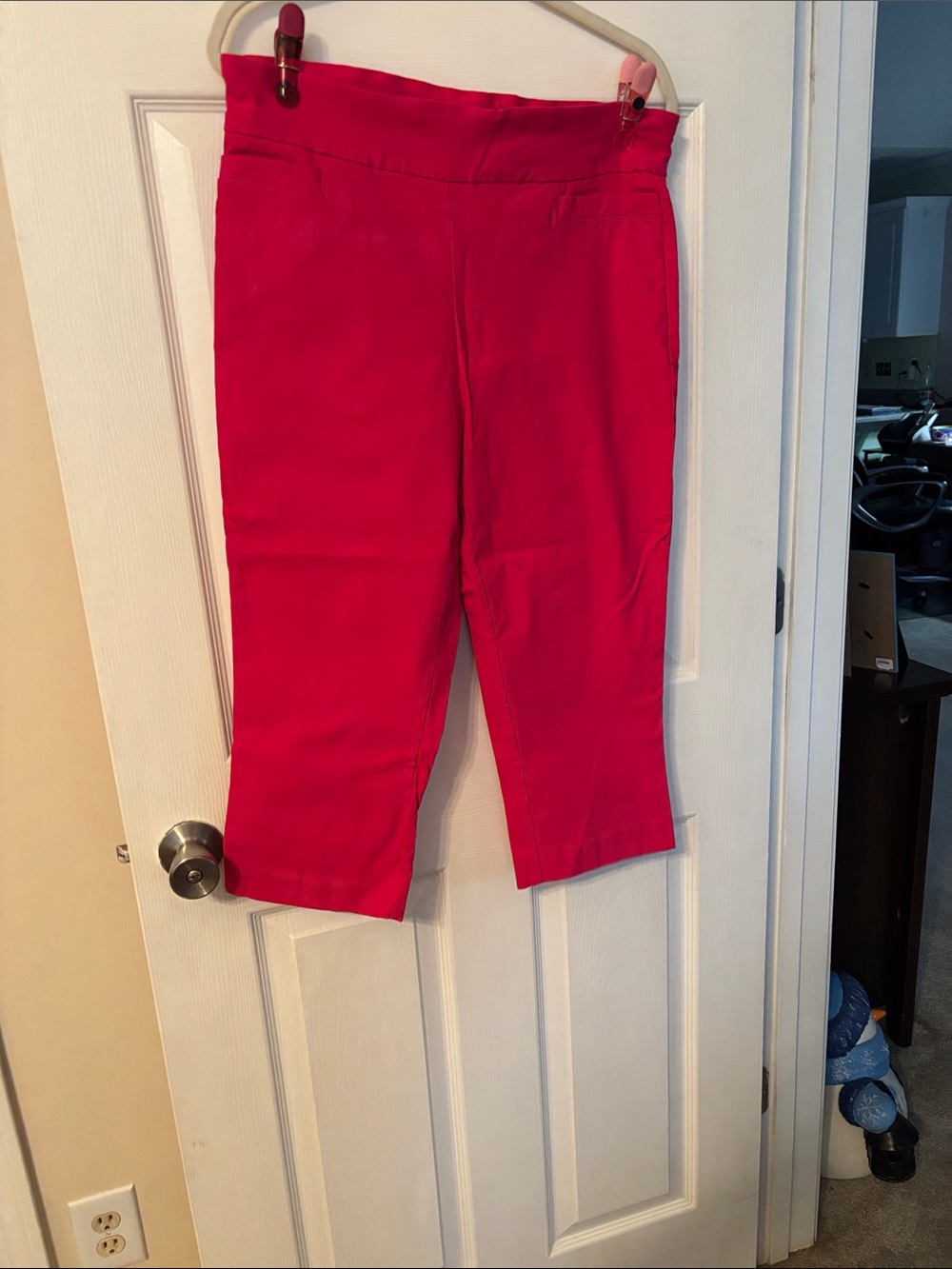 Girls' Bright Pink Capri Pants